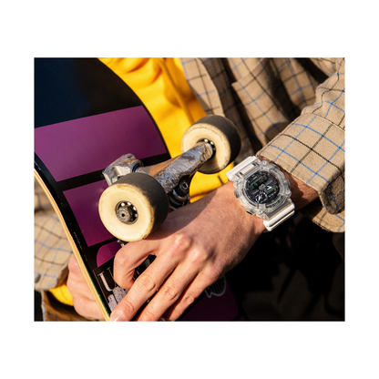 Reloj Casio G-SHOCK Para Hombre Deportivo GA-900SKL-7ADR Blanco Transparente Doble Hora