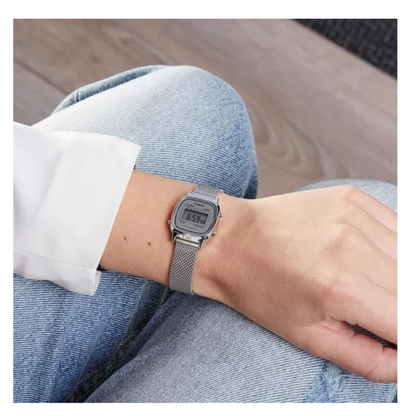 Reloj Casio Retro Vintage LA-670WEM-7D Plateado Para Mujer