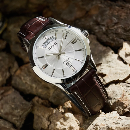 Reloj Casio MTP-1381L-7A En Cuero Para Hombre
